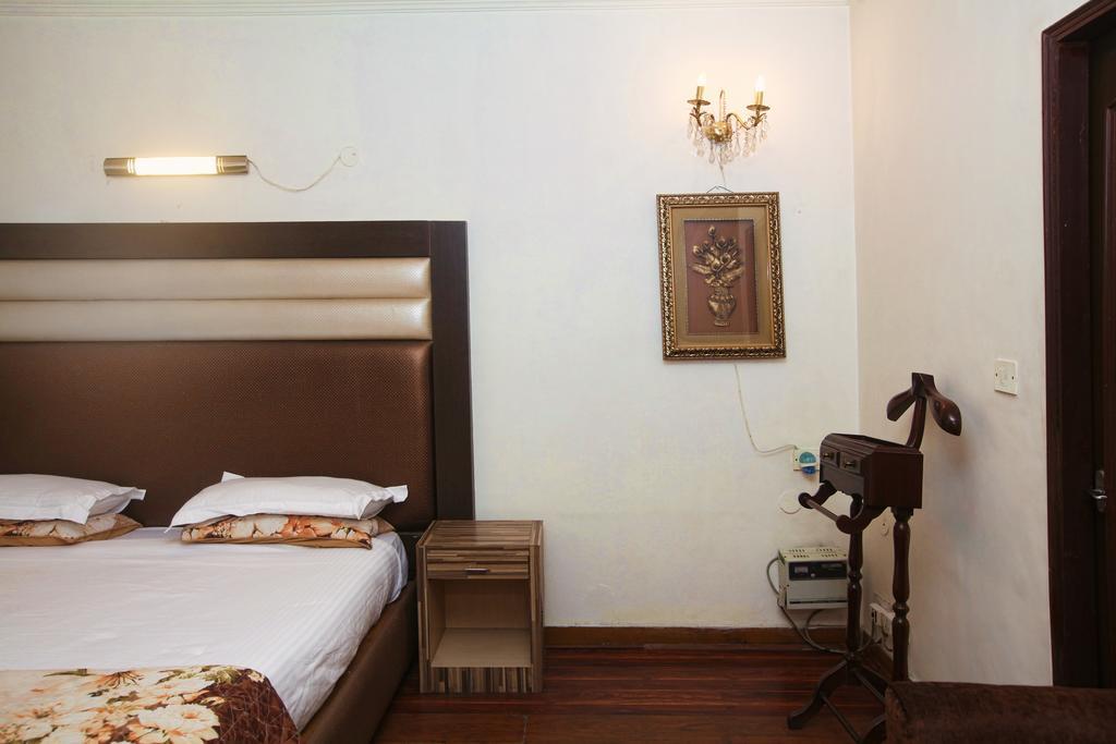 Отель Oyo 358 Sarojini Nagar Нью-Дели Экстерьер фото