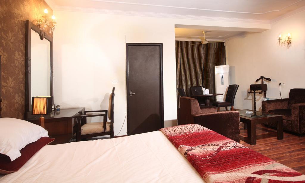 Отель Oyo 358 Sarojini Nagar Нью-Дели Экстерьер фото